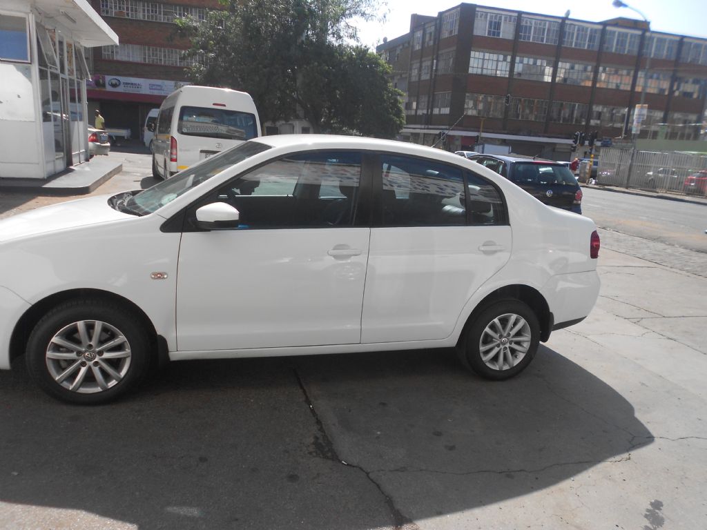 2013 polo vivo sedan